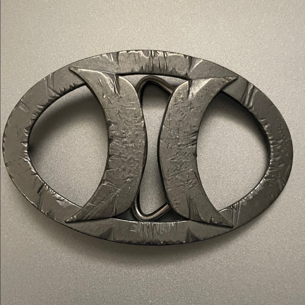 Hurley Intl limited edition dark grey silver belt buckle